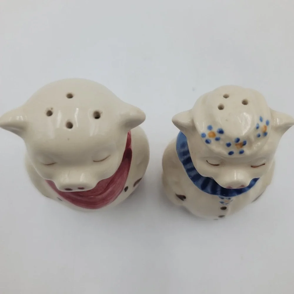 Vintage Shawnee Pottery Smiley and Winnie Pig Salt and Pepper Shakers Set